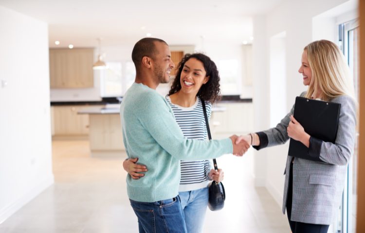 Buyers agent showing a first time home buyer couple a house